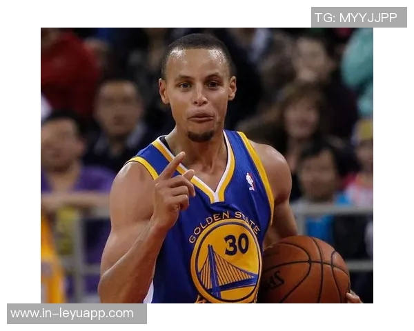 库里三分球命中数突破20个成为本赛季联盟首位达成此成就的球员